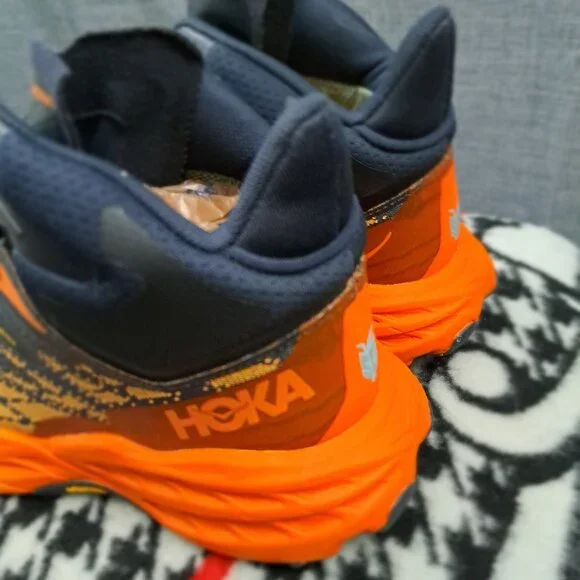 %Hoka Speedgoat 5 Shoes - Men Size 7, Women 8.5 / A 43 - Picture 5 of 13